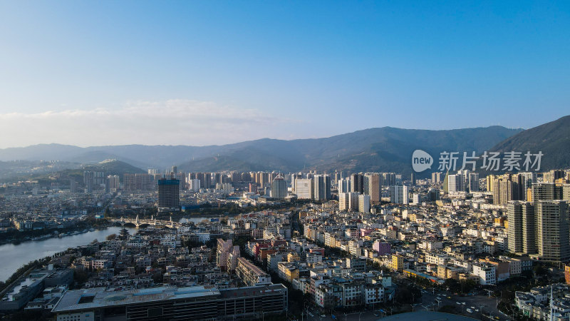 大理下关依山傍水的城市建筑鸟瞰全景