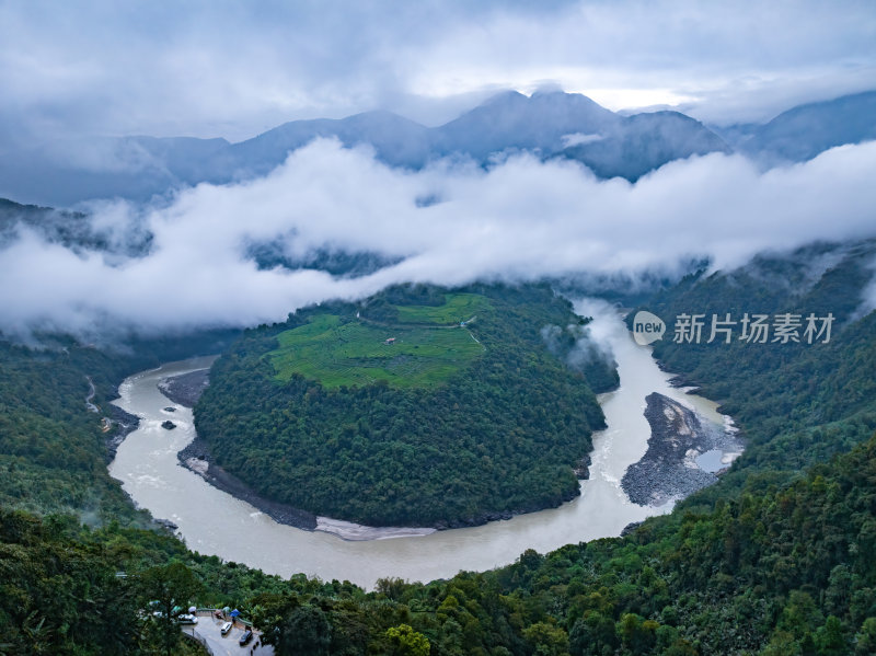 西藏墨脱县雅鲁藏布江果果糖大拐弯高空航拍