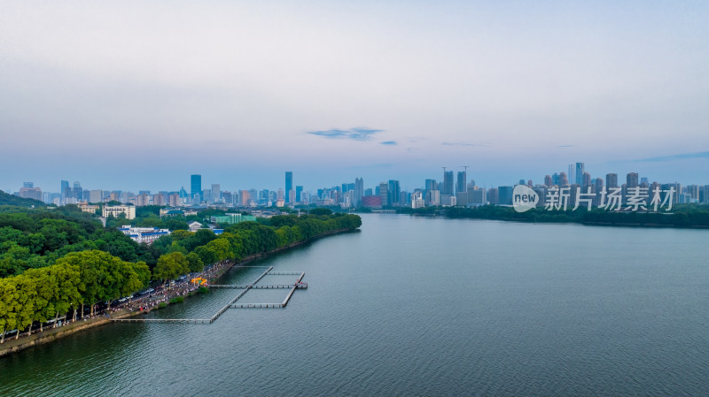 湖北武汉东湖凌波门早晨