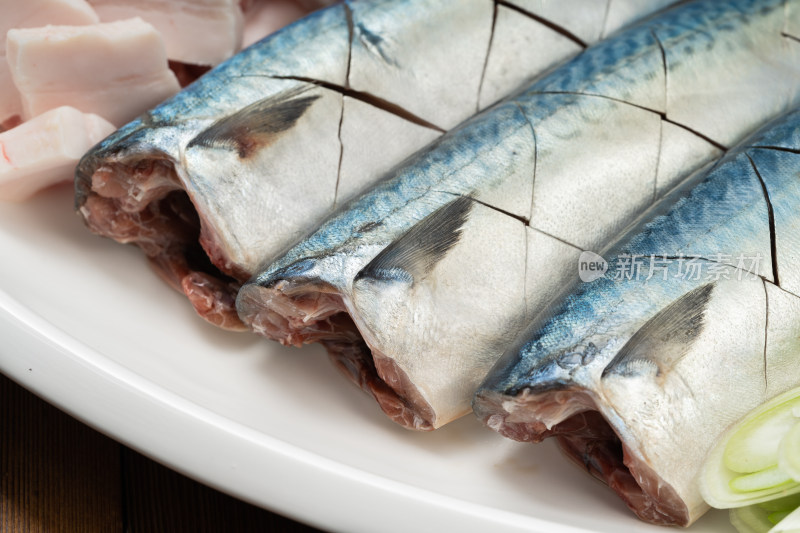 特色中餐家常红烧鲅鱼及配料