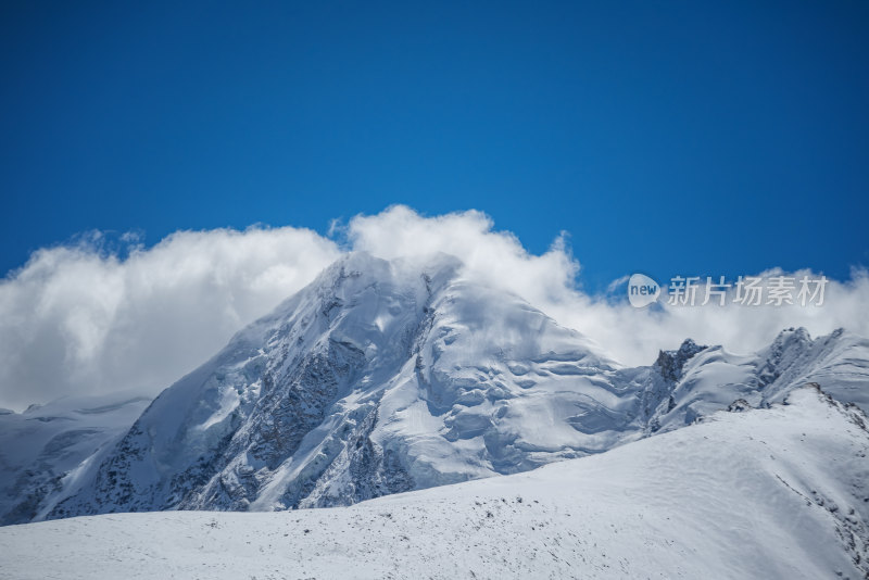 中国西藏喜马拉雅山脉雪山