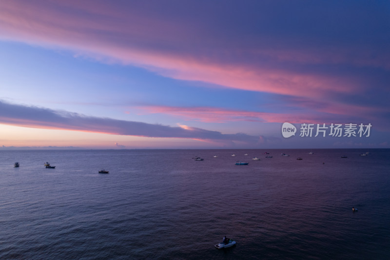 夏天北海涠洲岛蓝桥海边晚霞