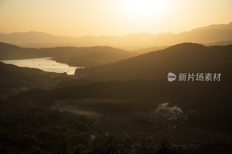 山顶日落风光