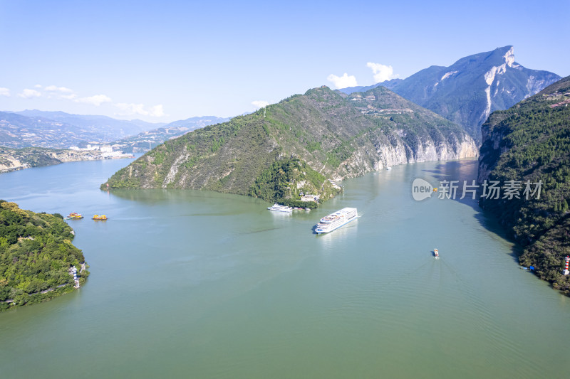 长江三峡瞿塘峡峡谷山峰航拍摄影配图