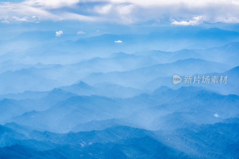 飞机上拍摄的甘南藏族自治州舟曲县的群山