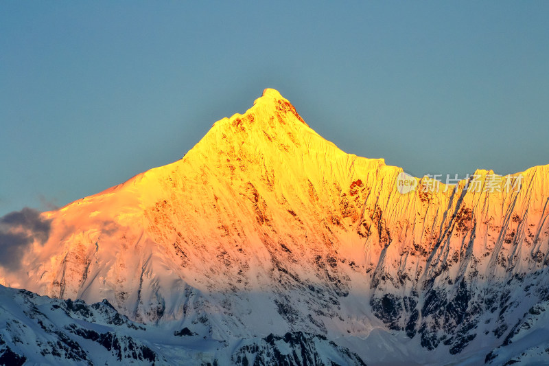 梅里雪山日照金山自然风景