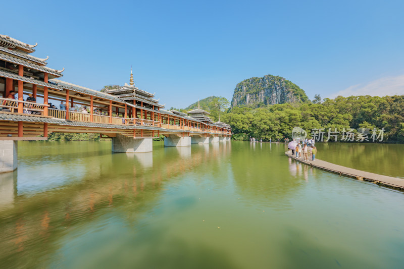 广西柳州龙潭公园-侗族特色风雨桥