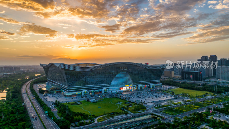 成都地标建筑环球中心晚霞风景