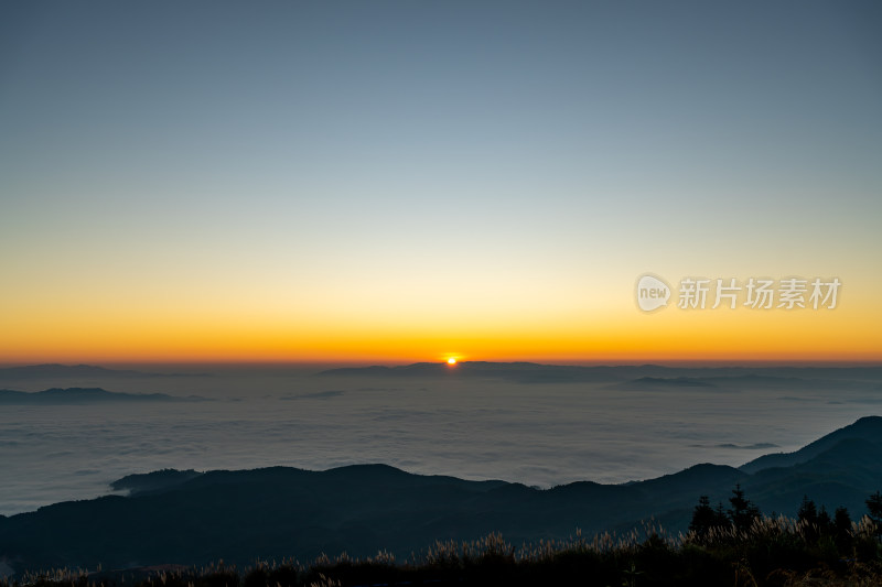 日出和云海