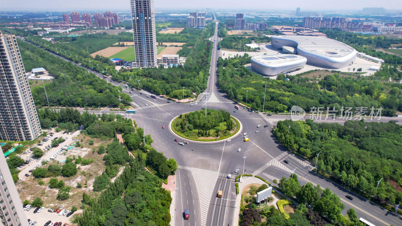 城市圆形交通转盘航拍图