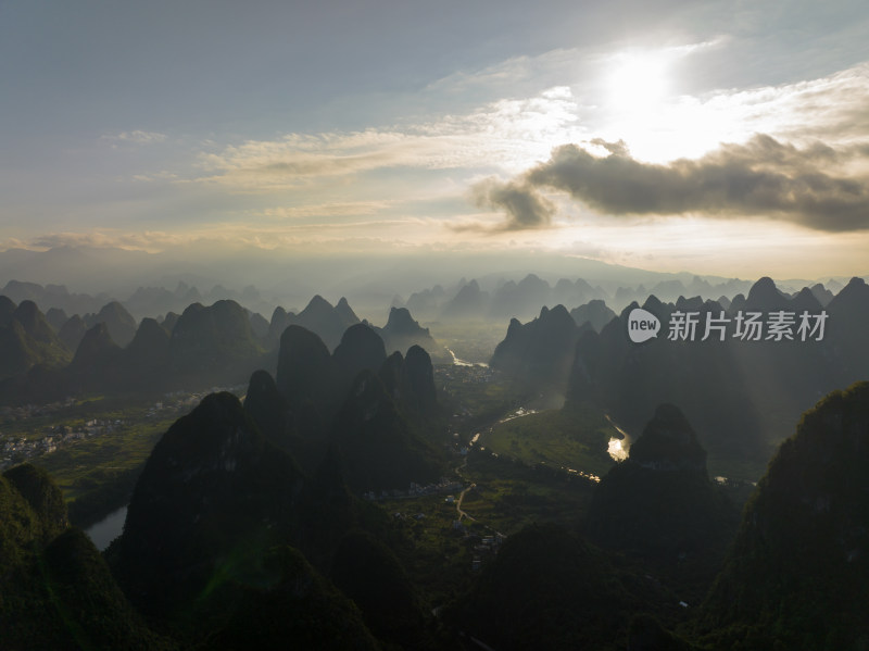 广西 桂林山水 漓江风光 日出丁达尔耶稣光