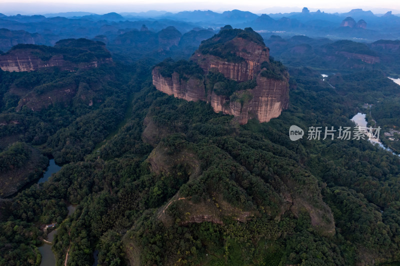 广东丹霞山清晨彩霞航拍摄影图