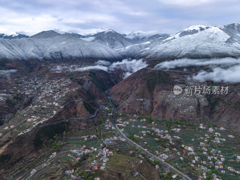 四川阿坝州金川梨花藏寨雪山高空航拍