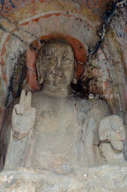 洛阳龙门石窟的宾阳洞的网红“剪刀手”佛像