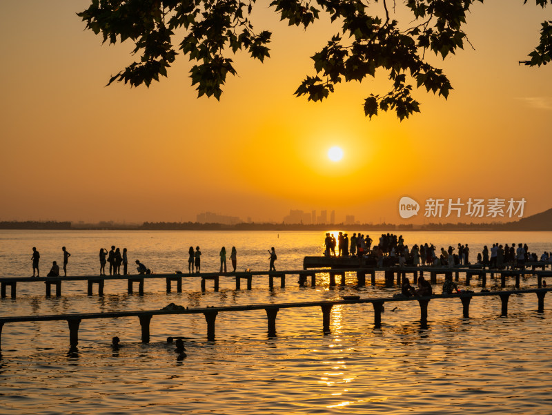 武汉东湖凌波门日出