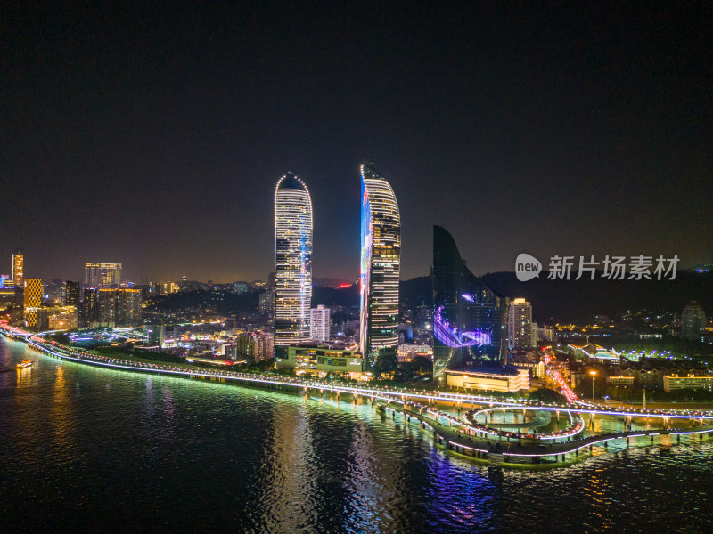 福建厦门双子塔夜景灯光航拍图