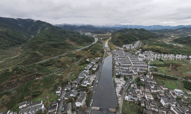 安徽呈坎村山村秋景徽派建筑群航拍