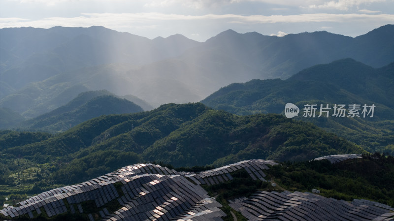 航拍大型的光伏发电基地，高兴科技能源产业