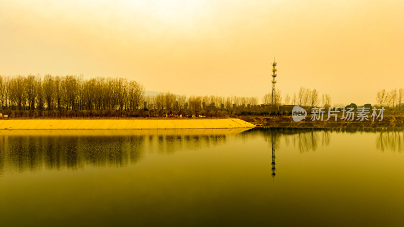 水边树木和塔的静谧风景（南阳白河）