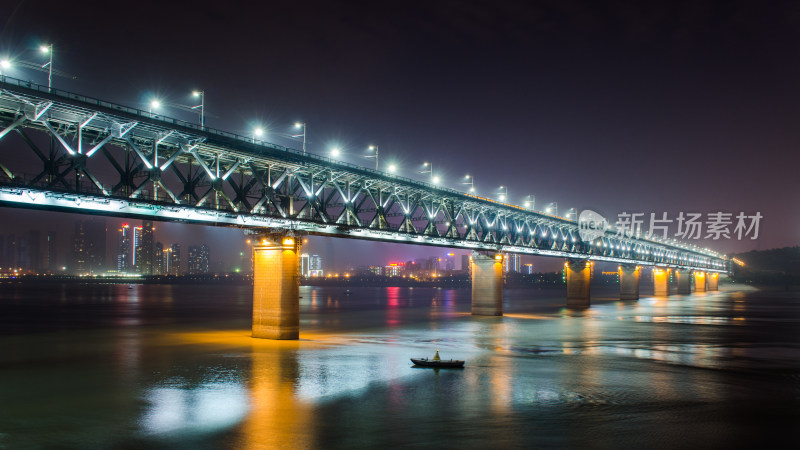 武汉长江大桥炫彩夜景