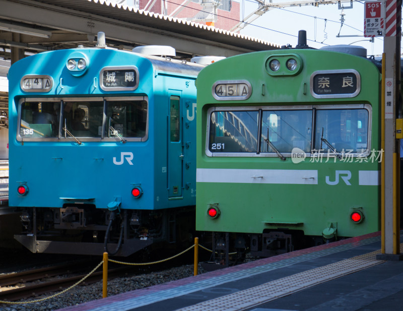 日本京都站台内的火车头特写