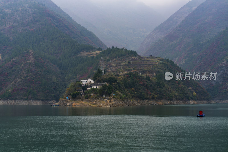 重庆市巫山县大宁河小三峡中的山村