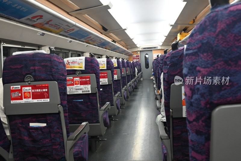 高铁车厢内座位场景