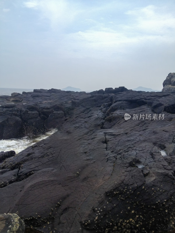 漳州火山岛海边火山岩石