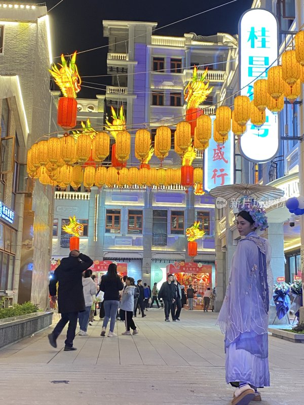 梧州街道夜景迎春花市繁花骑妙会