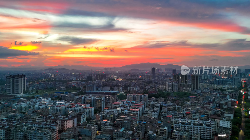 玉林城市日落晚霞夕阳航拍图