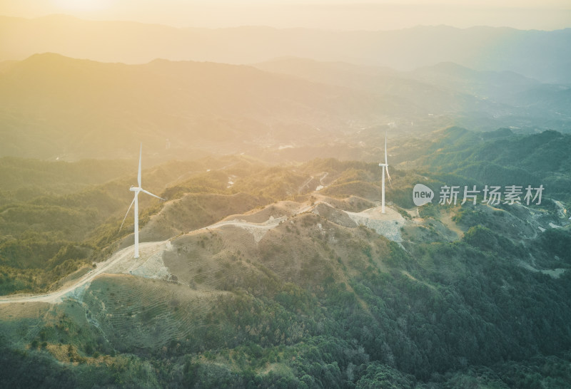 广西柳州融水县-夕阳下的风力发电机