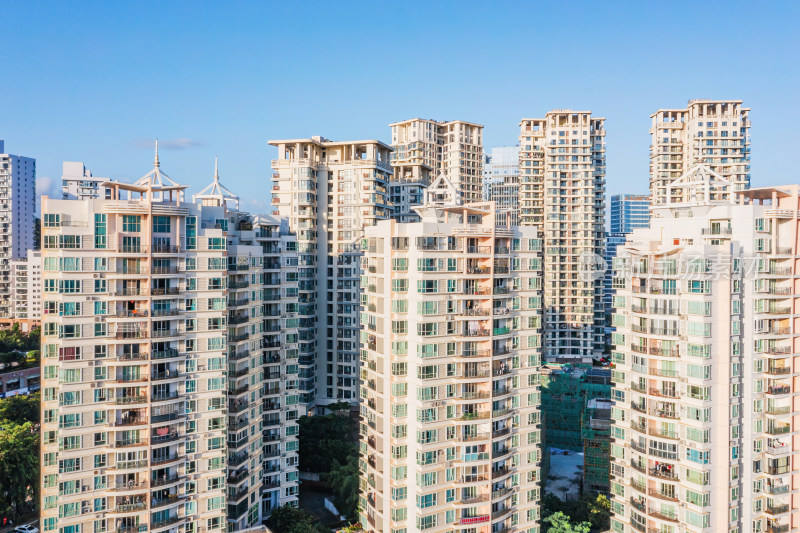 现代居住区高层住宅楼阳台建筑外立面特写