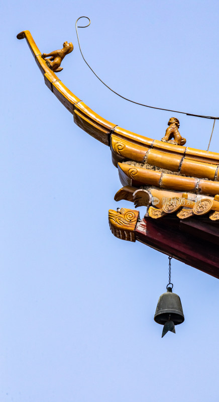 中式古建筑屋檐铃铛特写