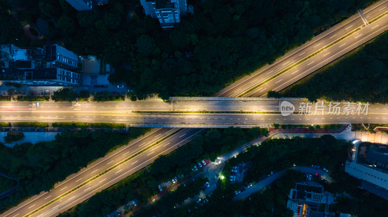 宁静的夜晚重庆城市繁华的立体交通、立交桥