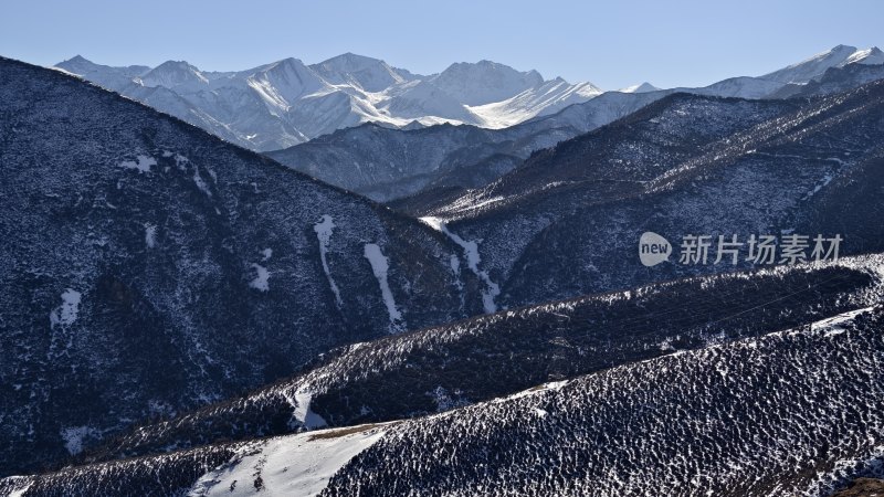 雪山远景图