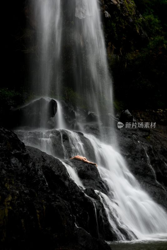 高山流水瀑布艺术意境