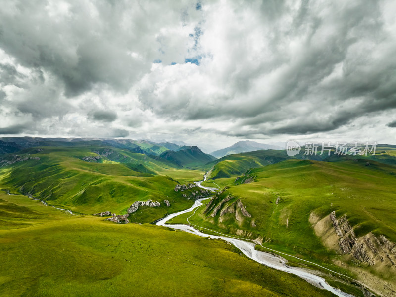 独库公路的草原美景