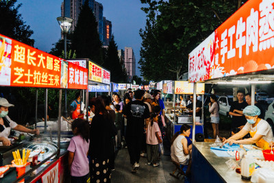 东营鸿港夜市美食街