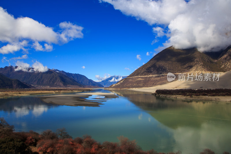 西藏林芝尼洋河佛掌沙丘雅尼国家湿地公园