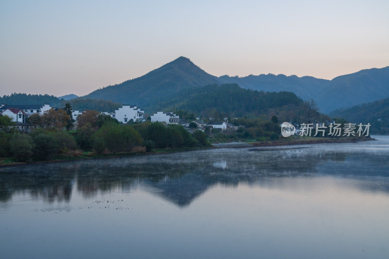 航拍安徽宣城泾县桃花潭风景区老街村庄