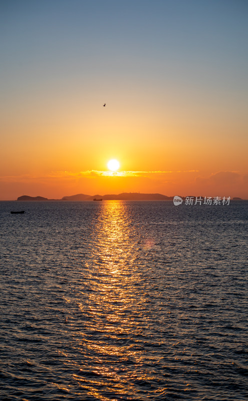 山东烟台东山栈桥海上日出海天相接一色景观