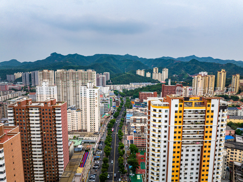 河北承德航拍依山而建的城市高楼鸟瞰