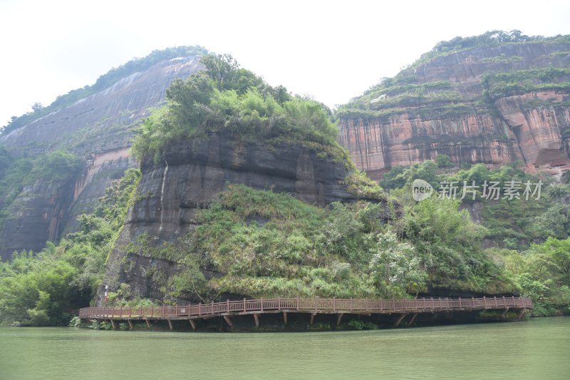 广东韶关：丹霞山景区赤壁丹霞景点