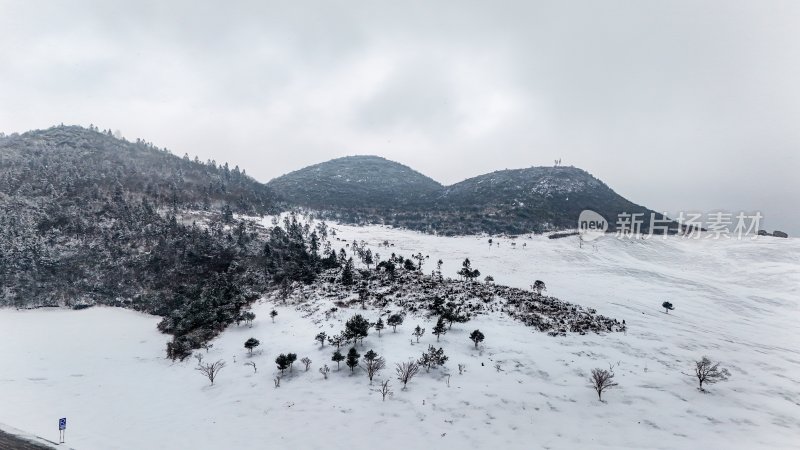 重庆酉阳：大雪纷飞赏雪忙