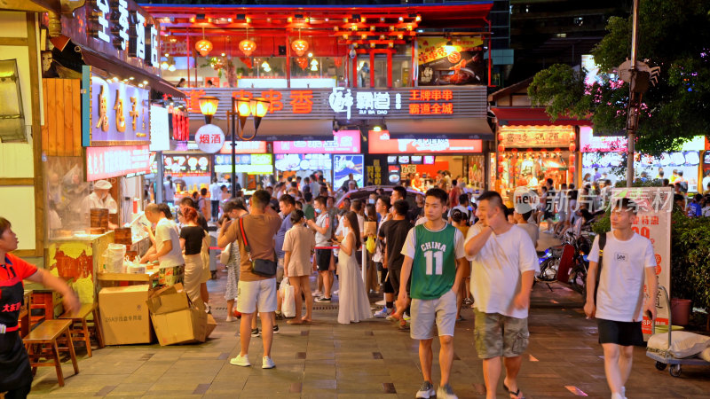 重庆解放碑小吃街夜景