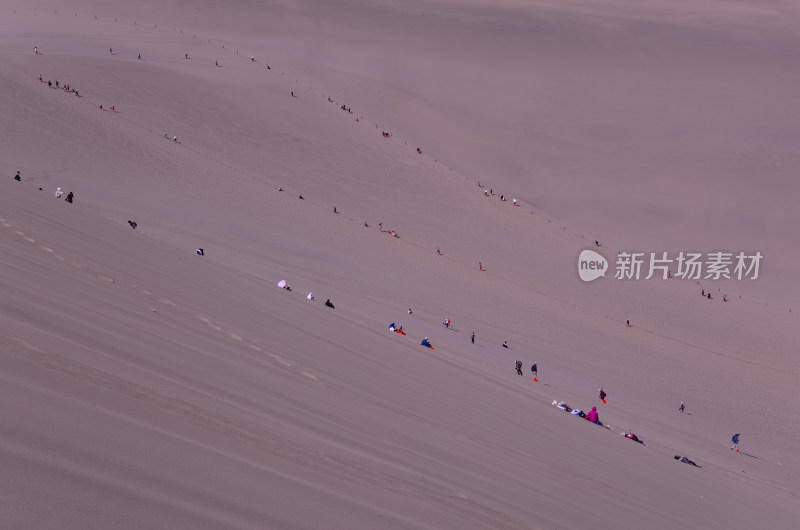 甘肃敦煌鸣沙山月牙泉旅游景区沙漠沙丘风光