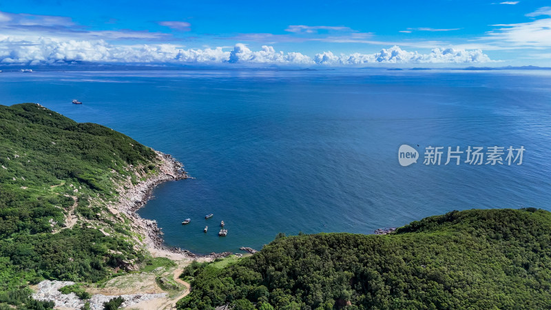 海上岛屿海岛大海蓝色海洋风景航拍图