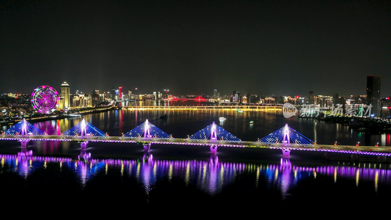 江西南昌赣江朝阳大桥夜景航拍图