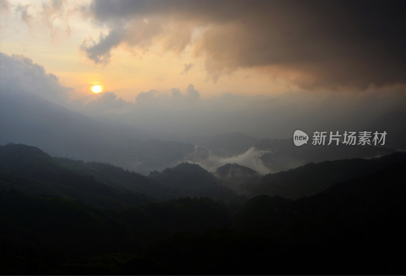 广西龙脊梯田 光影山峦 山峦日出 云海