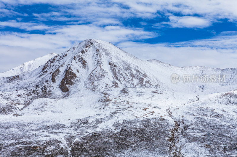 蓝天白云雪山风景